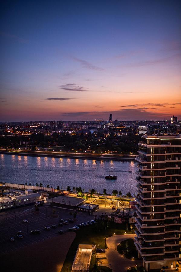 Luxury Waterfront Апартаменты